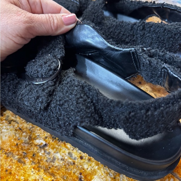 Zara Black Sherpa Fleece Double Buckle Sandals Women’s US 9/ EU 40 - Picture 5 of 10